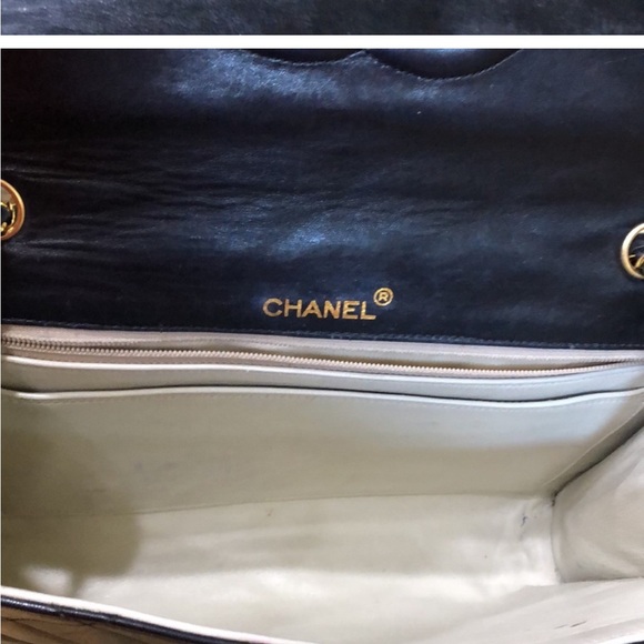 Vintage CHANEL V Flap with Big Gold CC Mark Plate - Picture 8 of 11